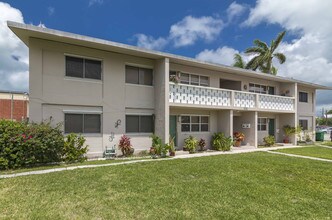 NAS Key West Homes in Key West, FL - Foto de edificio - Building Photo