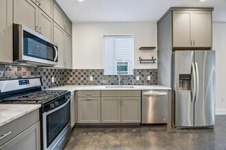 1224 Eleanor St in Austin, TX - Building Photo - Building Photo