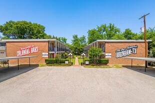 401 E Main St in Brenham, TX - Building Photo