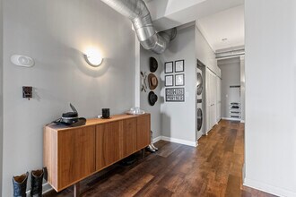 1225 W Morse Ave, Unit 304 in Chicago, IL - Building Photo - Building Photo