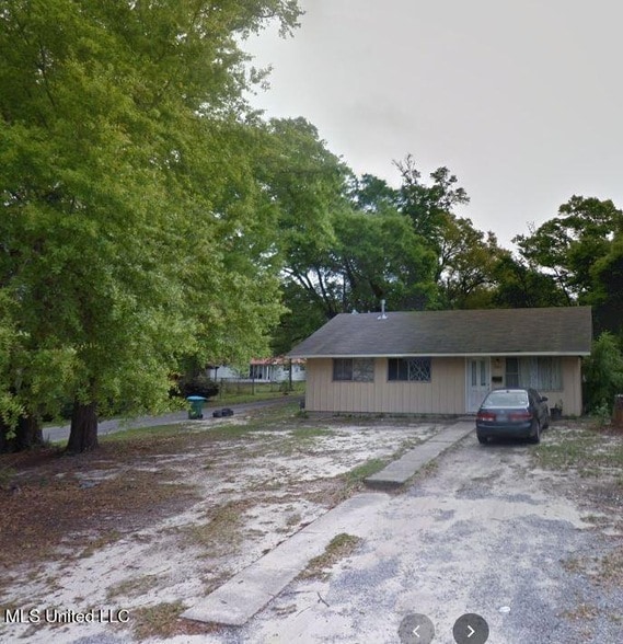 2534 Cypress Ave, Unit 103 in Gulfport, MS - Building Photo