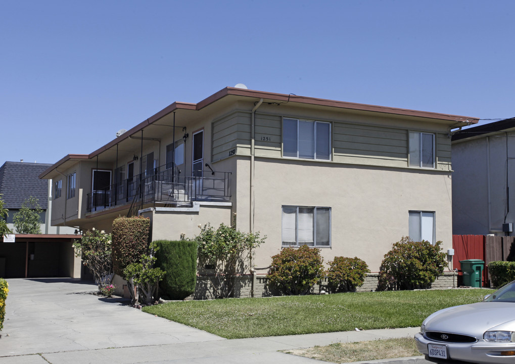 1251 141st Ave in San Leandro, CA - Foto de edificio