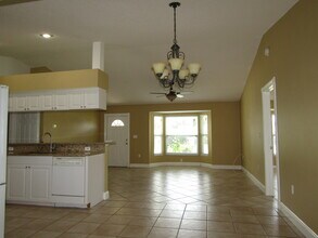 2624 Valencia Dr in Venice, FL - Building Photo - Building Photo