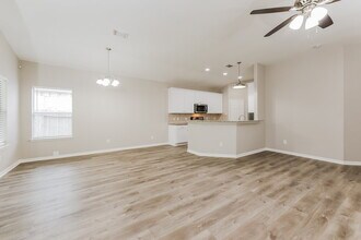 31703 Forest Oak Park Ct in Conroe, TX - Foto de edificio - Building Photo