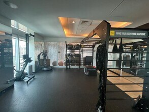 79 SW 12th St, Unit 2002-S in Miami, FL - Foto de edificio - Building Photo
