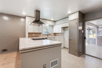 121 S Cavender St in Dallas, TX - Building Photo - Building Photo