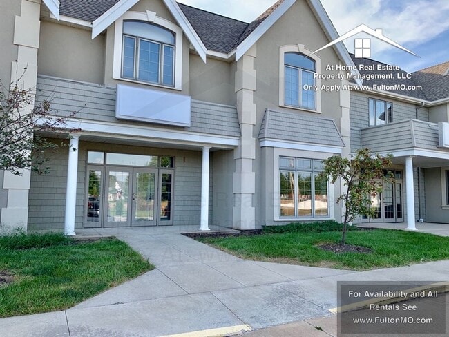property at 2606 N Bluff St