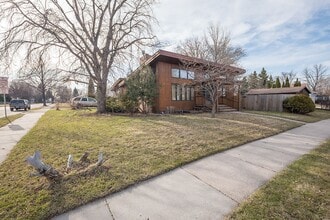 905 N 25th St in Grand Forks, ND - Building Photo - Building Photo