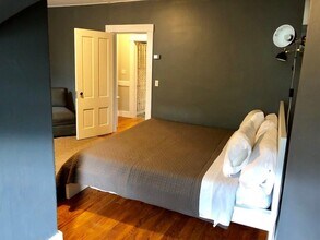 96 Rhode Island Ave in Newport, RI - Building Photo - Building Photo