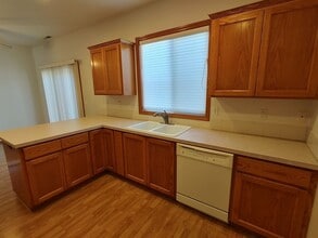 3328 Lake Glenn Dr in Eugene, OR - Building Photo - Building Photo