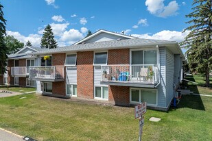Highland Estates in Red Deer, AB - Building Photo