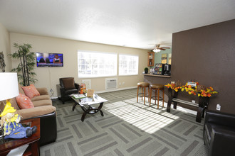 Esperanza Village Apartments in Colorado Springs, CO - Foto de edificio - Interior Photo