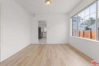 1174 S Highland Ave in Los Angeles, CA - Building Photo - Building Photo