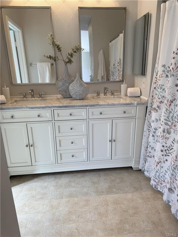 411 San Nicholas Ct in Laguna Beach, CA - Building Photo - Building Photo