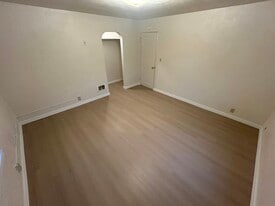 400 W 13th St in Burley, ID - Building Photo