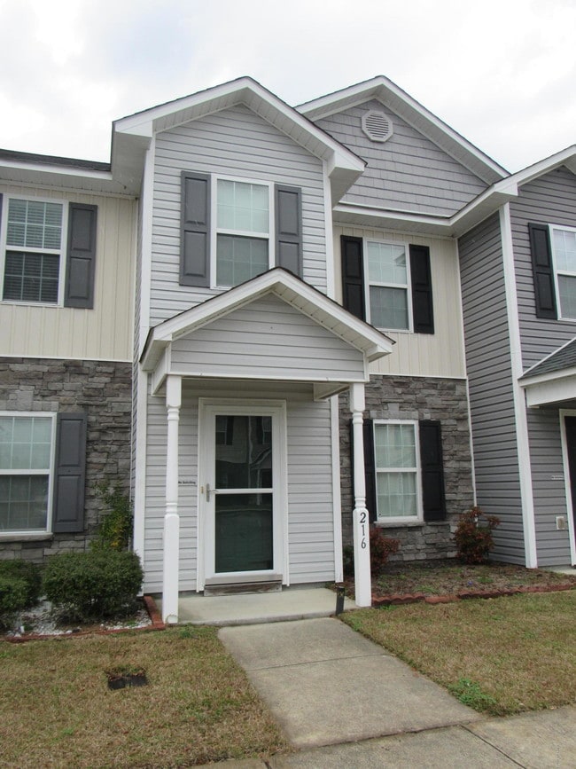 216 Glen Cannon Drive in Jacksonville, NC - Building Photo - Building Photo