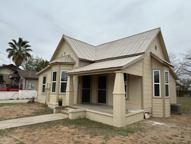 1407 Salinas Ave in Laredo, TX - Building Photo - Building Photo