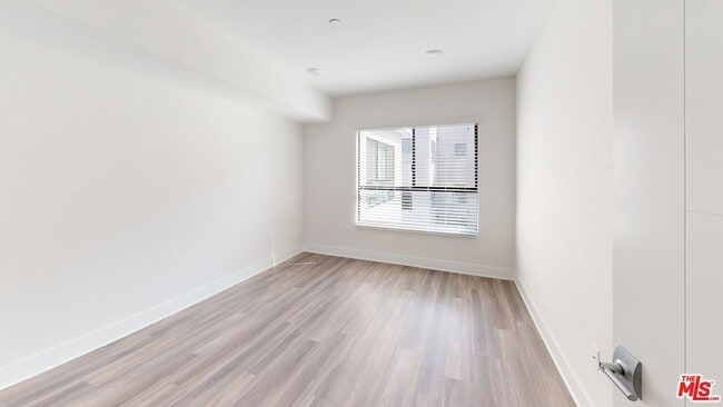 5030 Rosewood Ave in Los Angeles, CA - Building Photo - Building Photo