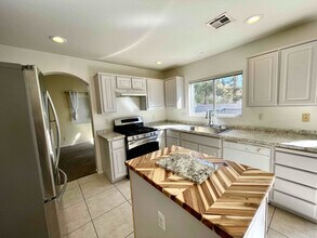 250 Camelback Ridge Ave in Henderson, NV - Building Photo - Building Photo