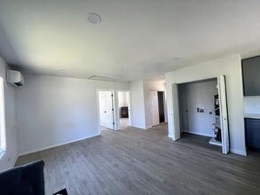 2403 NE 27th St in Renton, WA - Building Photo - Building Photo