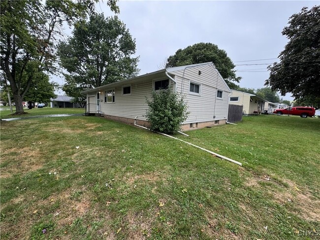 900 Drexler St in Liverpool, NY - Building Photo - Building Photo