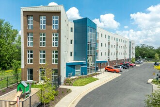 Amphora Apartments in Madison, WI - Foto de edificio - Primary Photo