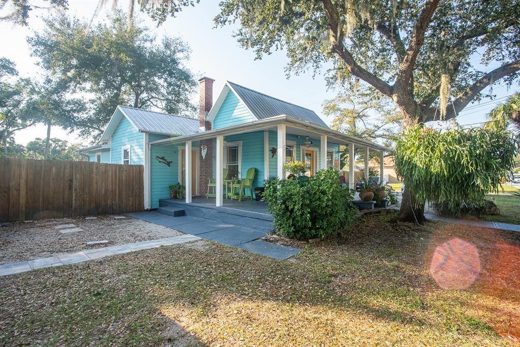 133 Hope St in Tarpon Springs, FL - Building Photo