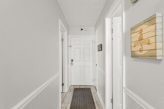 8743 Thomas Dr in Panama City Beach, FL - Building Photo - Building Photo