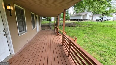 2207 Mt Vernon Rd in Lithia Springs, GA - Foto de edificio - Building Photo