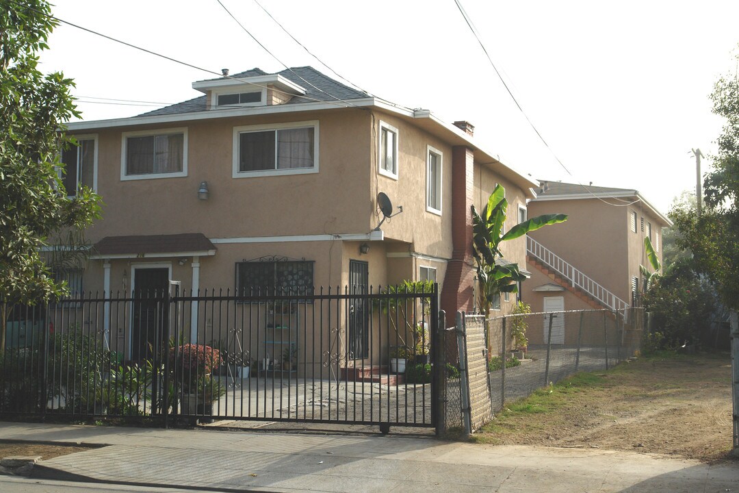 216 Rosemont Ave in Los Angeles, CA - Building Photo