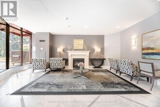 100 Observatory Ln in Richmond Hill, ON - Building Photo - Building Photo