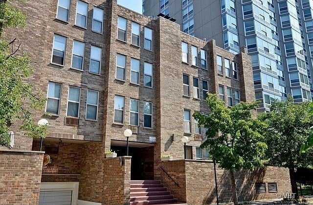 property at 744 W Gordon Terrace
