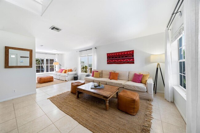 1527 S Club Dr in Wellington, FL - Building Photo - Building Photo