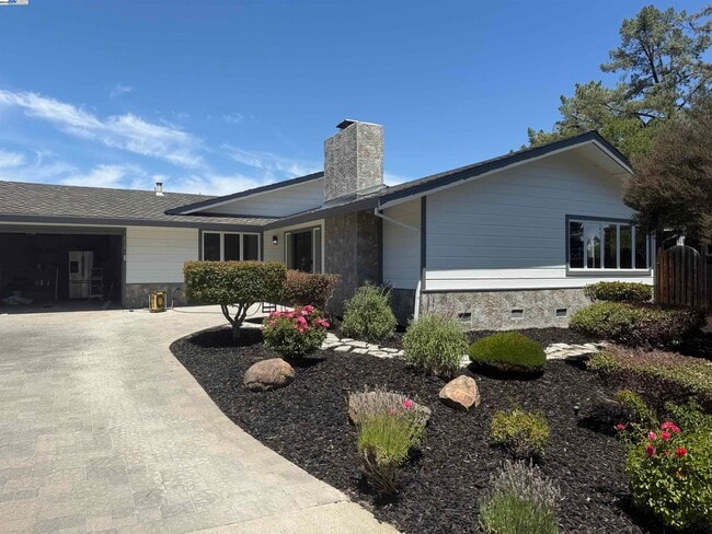 property at 174 Town and Country Dr