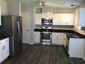 5026 Chase Stone Dr in Bacliff, TX - Building Photo - Building Photo