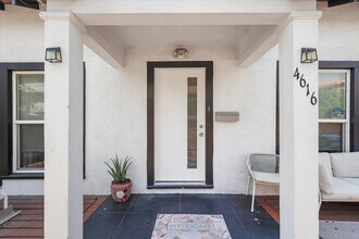 4616 Rosewood Ave in Los Angeles, CA - Building Photo - Building Photo