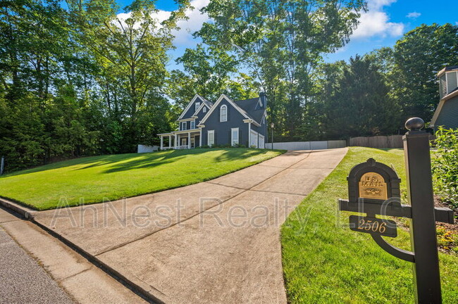 property at 2506 Retreat Dr NE