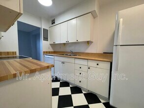 1964 Main St W in Hamilton, ON - Building Photo - Building Photo