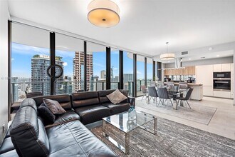 1000 Brickell Plz, Unit PH5307 in Miami, FL - Building Photo - Building Photo