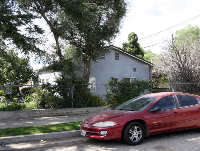 13689-13699 Borden Ave in Sylmar, CA - Building Photo - Building Photo