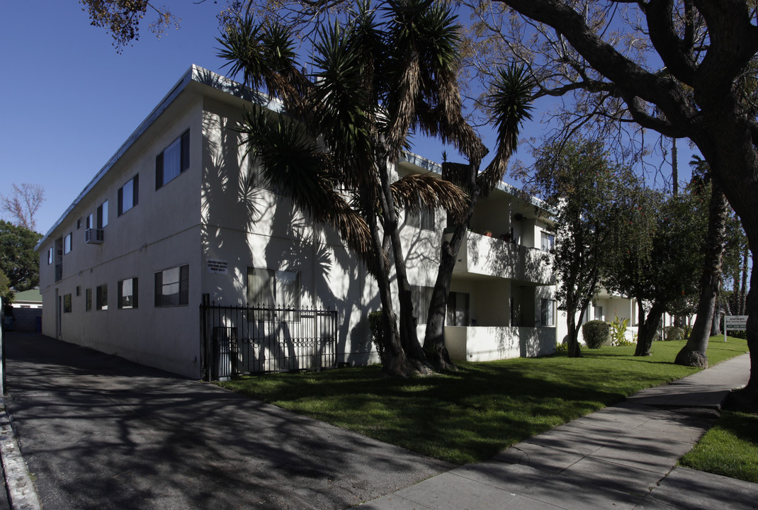 13921 Bessemer St in Van Nuys, CA - Building Photo