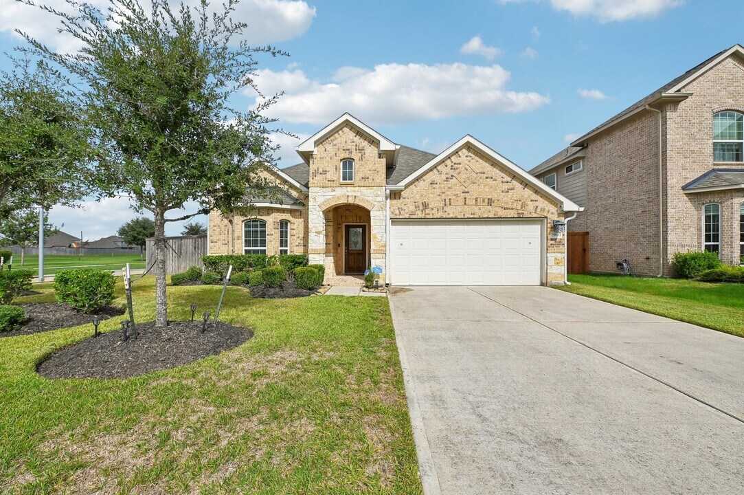 29918 Tallow Grove Ln in Brookshire, TX - Building Photo