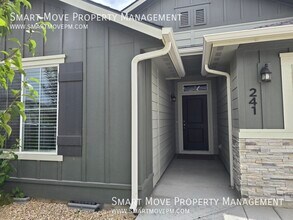 241 S Iceberg Lake Ave in Meridian, ID - Building Photo - Building Photo