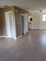 5818 Butler Dr, Unit 3B in Panama City, FL - Building Photo