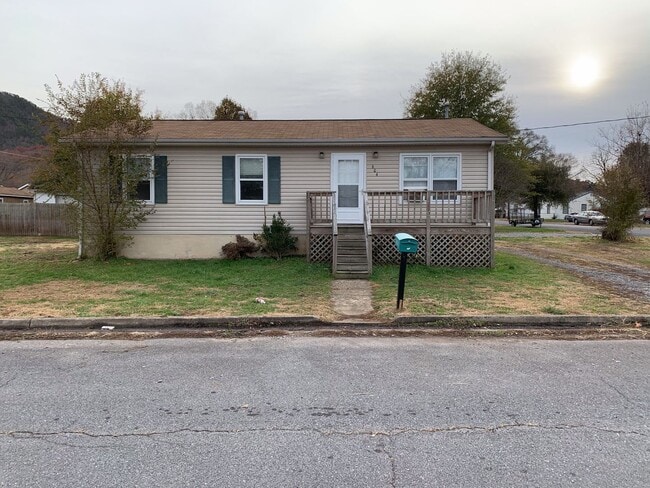 property at 604 E 15th St