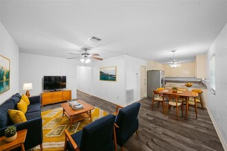 2326 20th Ave N in Texas City, TX - Building Photo - Building Photo