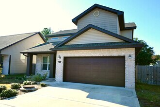 2315 Hadleigh Hills Ct in Navarre, FL - Building Photo - Building Photo