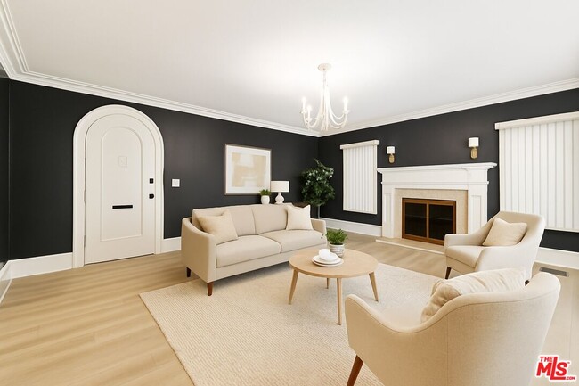 6551 Franklin Ave in Los Angeles, CA - Building Photo - Building Photo