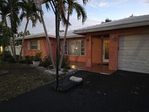 9604 NW 67th Ct in Tamarac, FL - Building Photo - Building Photo