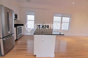 15 Langdon St, Unit 2 in Cambridge, MA - Building Photo